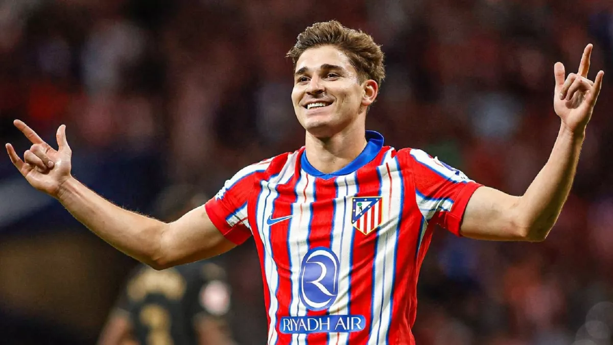 جوليان ألفاريز يثير الجدل حول انتقاله إلى برشلونة في الصيف المقبل