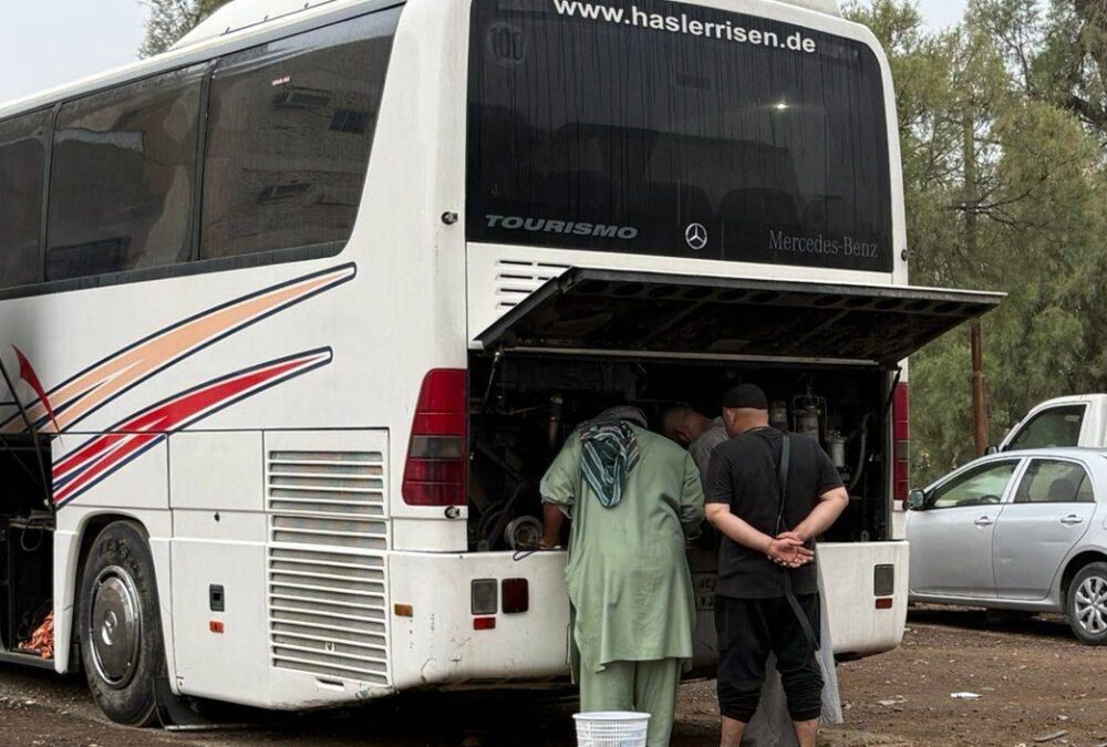 حافلات ركاب تقتحم الأحياء: أهالي المدينة يناشدون بإعادة تنظيم المسارات والمواقف