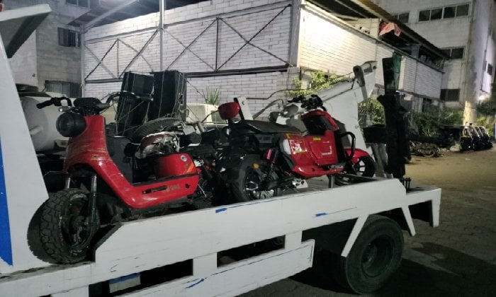 حملات مكثفة لمصادرة التكاتك والاسكوترات من شوارع حلوان والمقطم والسيدة زينب