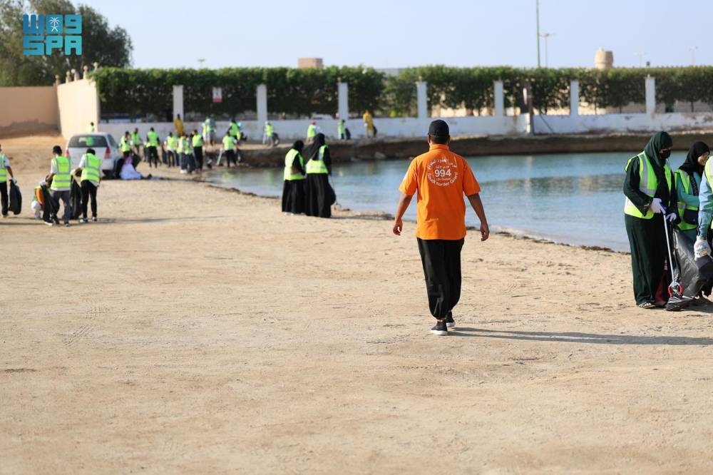 حملة تطوعية غير مسبوقة لتنظيف شاطئ شرم ينبع وتوعية المجتمع بأهمية البيئة