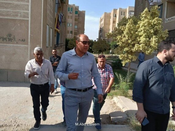 حملة مكبرة بالعبور لإزالة العشوائيات ورفع كفاءة الخدمات بالأحياء المختلفة