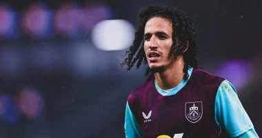 حنبعل المجبري فى قلب العاصفة بعد اتهامه بالبصق على جماهير ليدز