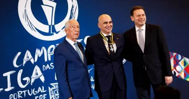 البرتغال ضد أرمينيا.. رئيس البلاد يكرم المدرب ورفاق رونالدو