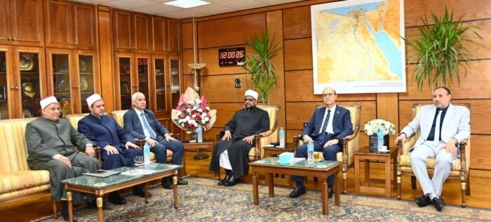 رئيس جامعة أسيوط يستقبل عددًا من كبار الشخصيات الدينية