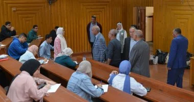 رئيس جامعة كفر الشيخ يتفقد امتحانات منتصف الفصل بالجامعة الأهلية