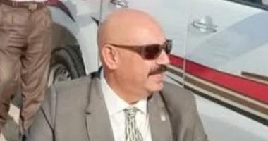 رئيس حي شرق شبرا الخيمة يفضل العمل الميداني بنقل مكتبه للشارع