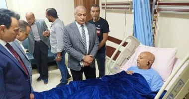 رئيس كهرباء شمال القاهرة والنقابة العامة للمرافق يزورون محصل التجمع بالمستشفى