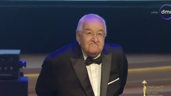 المخرج محمد عبد العزيز يوجه رسالة هامة للشباب بمهرجان القاهرة السينمائي الدولي