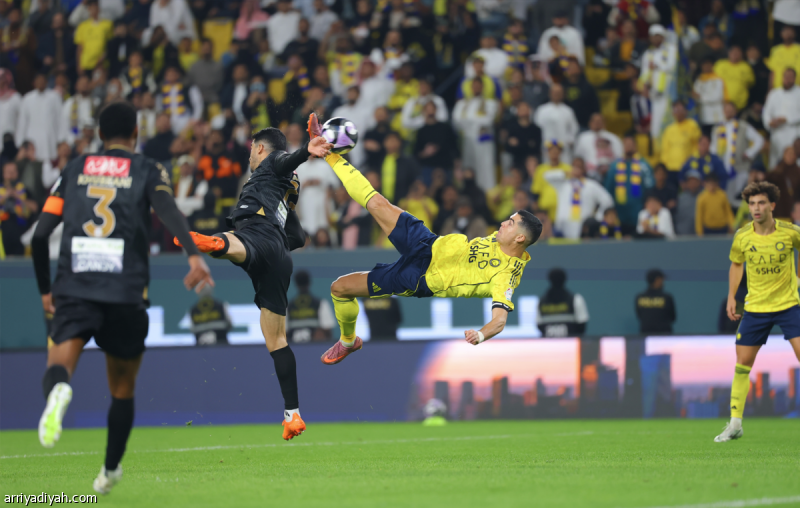 رونالدو يتجاوز حدود اللعبة ويسجل هدفا رائعا بعمر الأربعين