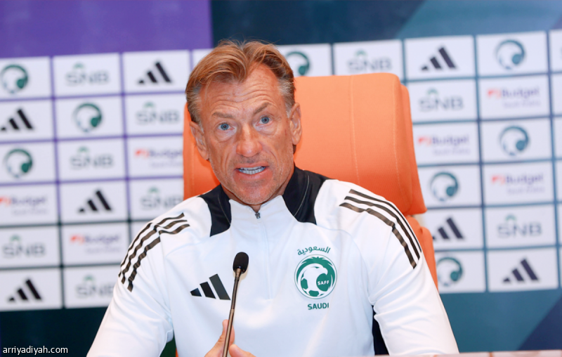 رينارد يدعو الشباب للاقتداء بسالم الدوسري في مسيرتهم الرياضية