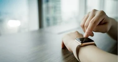 كيف تساعد ساعتك الذكية فى تتبع ضربات القلب والضغط وتنقذك من الجلطات؟
