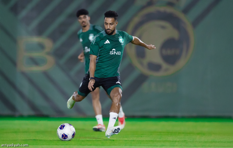 سالم الدوسري يغيب عن تدريبات الأخضر بسبب إصابة محتملة