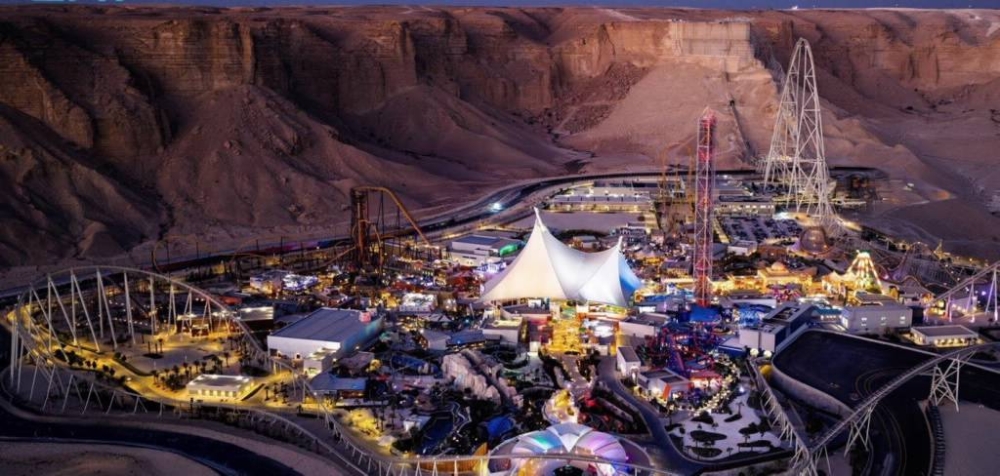 سعادة ومرح: متنزه Six Flags في القدية يفتح أبوابه للزوار في 31 ديسمبر!