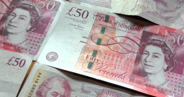 سعر الجنيه الاسترلينى يبدأ تعاملات اليوم الثلاثاء 4-11-2025 على تراجع