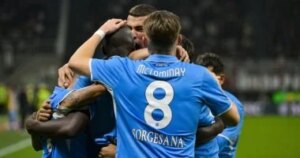 التعادل السلبى يحسم قمة نابولي ضد آينتراخت في دورى أبطال أوروبا