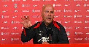 مان سيتي ضد ليفربول.. سلوت: على محمد صلاح تقديم مساعدات دفاعية