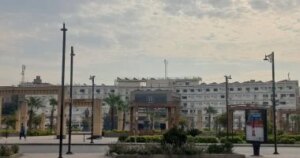 سماء أسوان ملبدة بالغيوم وطقس متقلب يسيطر عليها