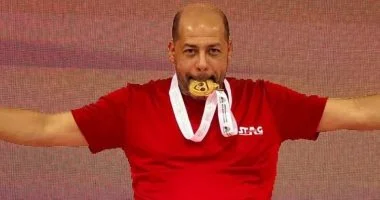 شباب ورياضة بورسعيد تهنئ ممدوح تمام لفوزه بالمركز الثالث في أفريقيا لتنس الطاولة