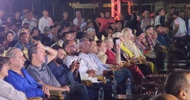 شهد سائحون افتتاح المتحف المصري الكبير من ساحة أبو الحجاج الأقصرية