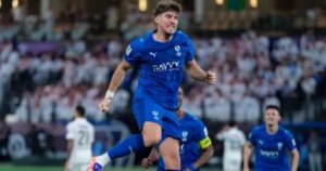 النجمة ضد الهلال.. صراع القمة والقاع في الدوري السعودي