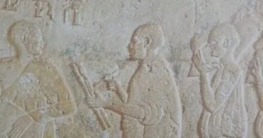 صناعة الأثاث الجنائزي وتلميع الذهب حرف خلدتها مقبرة بيتوزيرس في تونا الجبل