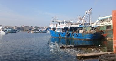 صيانة مراكب الصيد مهنة تقليدية تميز سكان عزبة البرج بدمياط