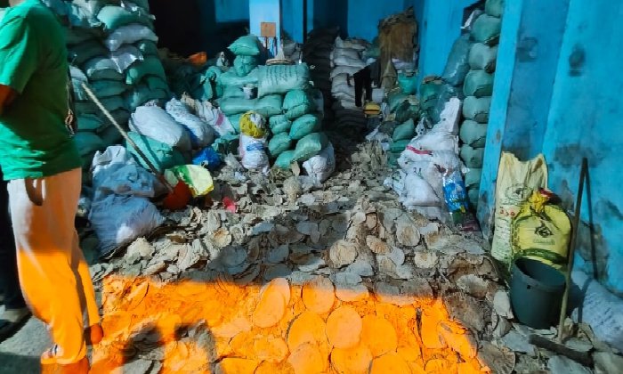 داخل محل أعلاف «بير سلم».. ضبط 2000رغيف خبز قبل استخدامهم علفًا للماشية بإدكو