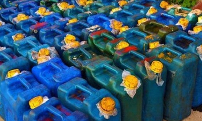 ضبط محطتَي وقود لتصرفهما في 190 ألف لتر سولار وبنزين بالبحيرة