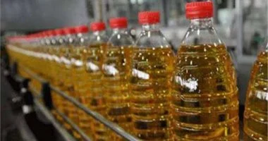 ضبط ٥٠٠٠ زجاجة زيت مدعم قبل بيعها بالسوق السوداء في المنوفية