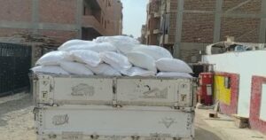 ضبطت تموين الأقصر سيارة تحمل 10 أطنان سكر دون فواتير