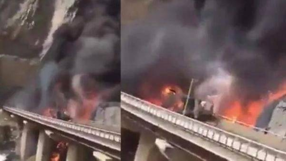 <p><strong>طارئ في المدينة: اصطدام شاحنة وقود بحافلة يثير الذعر والقلق بين السائقين</strong></p>