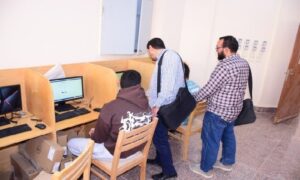 825 طالبًا بالفرقه الأولى بطب سوهاج يؤدون اختبارات الميد تيرم بمركز الاختبارات الإلكترونية