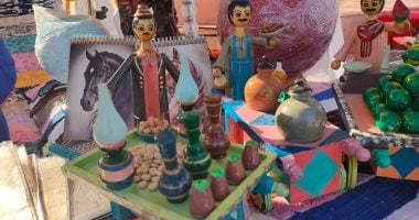 عرائس خشبية تجسد تراث الحياة الريفية في مصر الشرقية