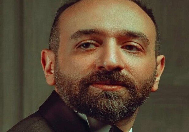 عمرو سلامة يستنكر الهجوم على مواقع التواصل الاجتماعي بهذه الطريقة