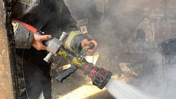 السيطرة على حريق سيارة ملاكي بمدينة العبور