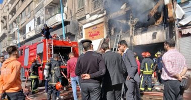 فريق النيابة يعاين حريق الأكشاك بجوار نقابة المحامين بالإسكندرية
