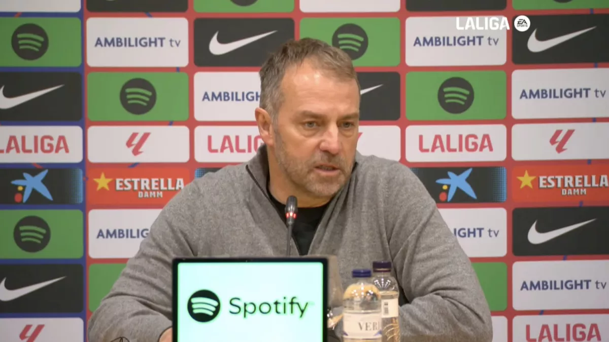 فليك يثير الجدل بمقارنة برشلونة وبايرن ميونخ في الأداء والإنجازات