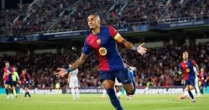 فليك يحسم موقف رافينيا من مباراة سيلتا فيجو ضد برشلونة