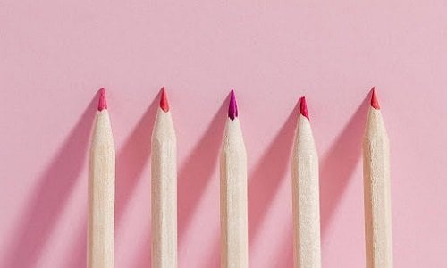 أهم فوائد قلم تحديد الشفاه وكيفية استخدامه لإطلالة مثالية