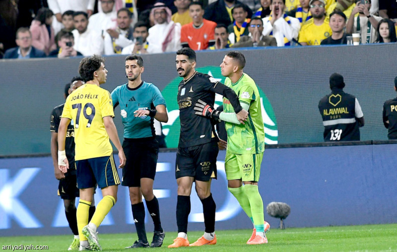 قرارات تحكيم مباراة النصر والخليج والجدل حولها الرياضية