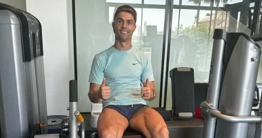 كريستيانو رونالدو.. لماذا يطلى صاروخ ماديرا أظافر قدميه بالأسود؟