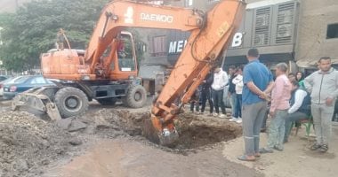 كسر في خط مياه بشرق شبرا الخيمة وتوجيه فرق الإصلاح وشفط المياه.