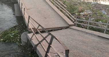 كوبري المشاة في طما بسوهاج متهالك وغير صالح للاستخدام