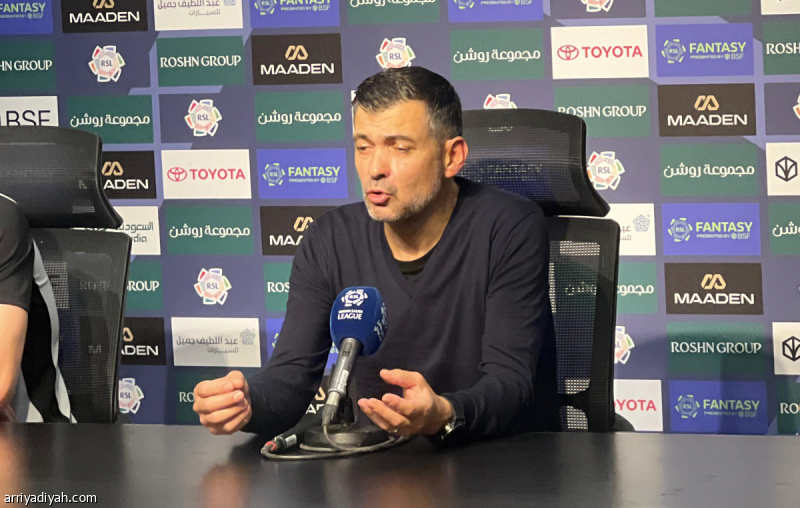 كونسيساو يدعو لتحسين التحكيم بعد تعادل الاتحاد مع الخليج في دوري روشن