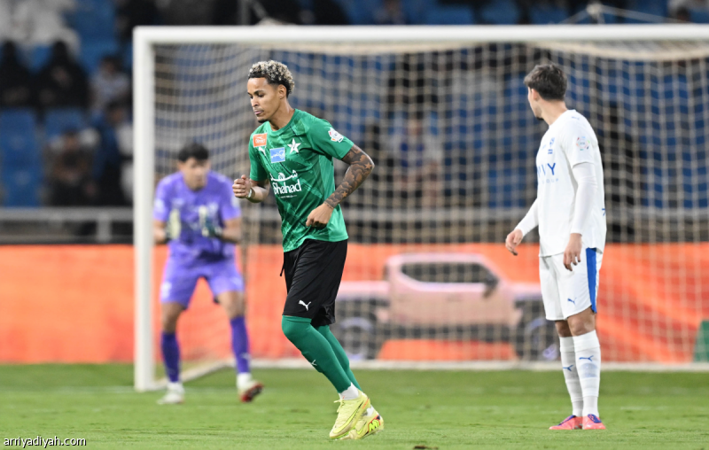 لازارو يتعرض للطرد الأول في مسيرته الرياضية بعد مباراة الهلال