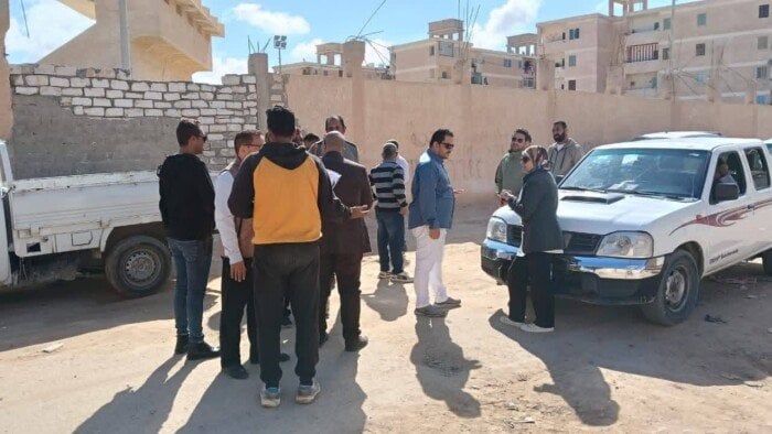 لجنة متابعة الخطة الاستثمارية بمطروح تواصل جولاتها الميدانية لتحديد أولويات المشروعات