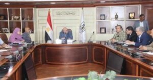 لقاء محافظ بني سويف لتقديم حلول فورية لمشاكل المواطنين الصحية والإنسانية