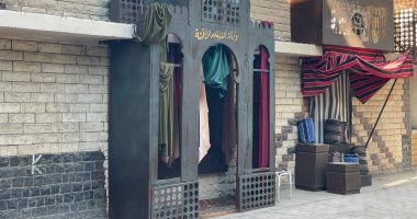 لقطة سينمائية بطراز مملوكي في كلية فنون جميلة بالأقصر بالصور