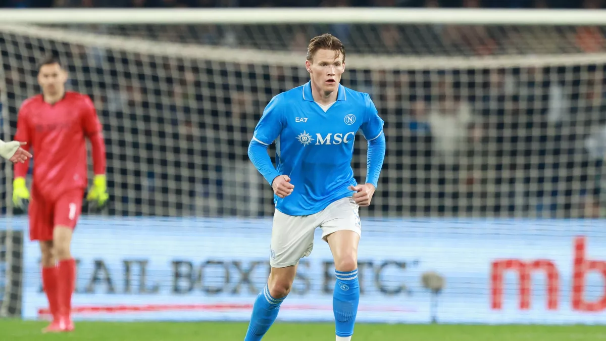 ماكتومناي يطلب من نابولي ضم زميله السابق في مانشستر يونايتد