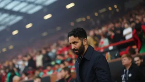 مانشستر يونايتد يتجاوز تحديات صعبة ويحقق التعادل في مباراة مثيرة